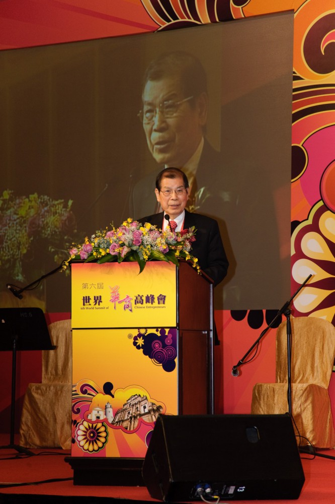 第六屆世界華商高峰會大會召集人丁楷恩先生致開幕詞
