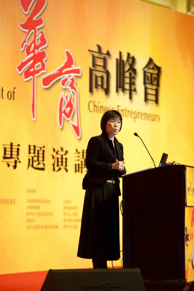 香港大學教授龍應台女士