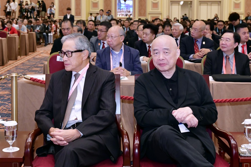 開幕典禮：中美經濟合作策進會理事長歐鴻鍊先生與亞洲周刊總編輯邱立本先生。