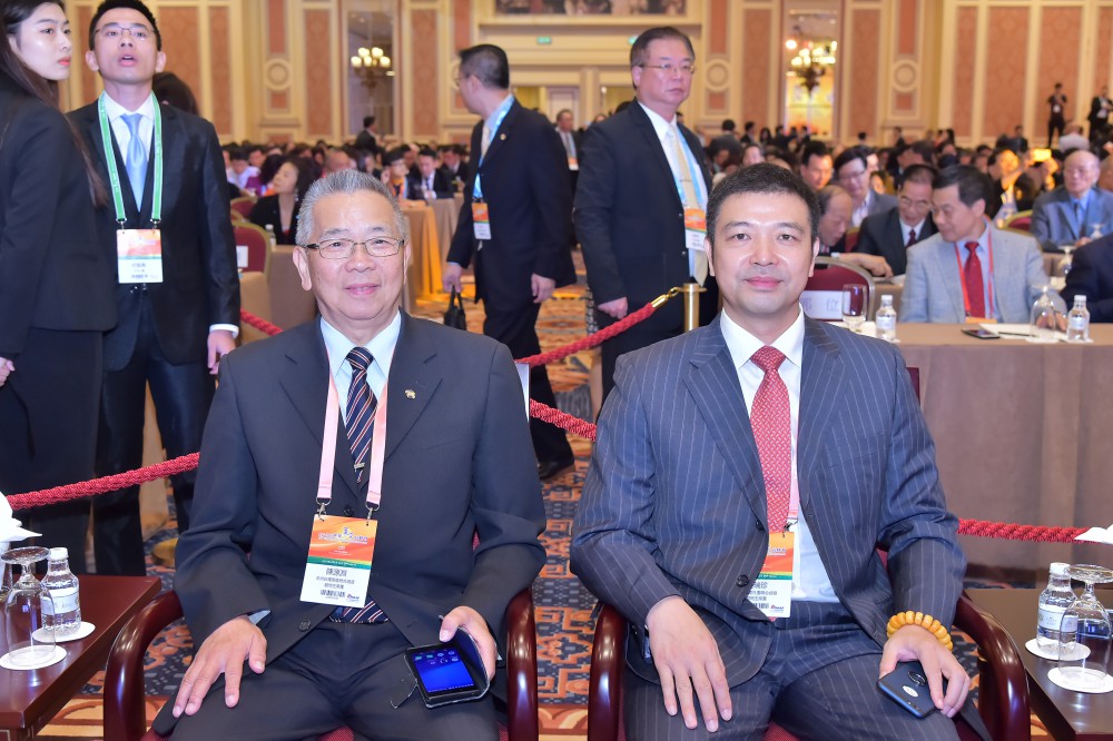 非洲台灣商會聯合總會名譽總會長陳源淵先生與歐洲福建社團聯合總會主席吳瑞珍先生 