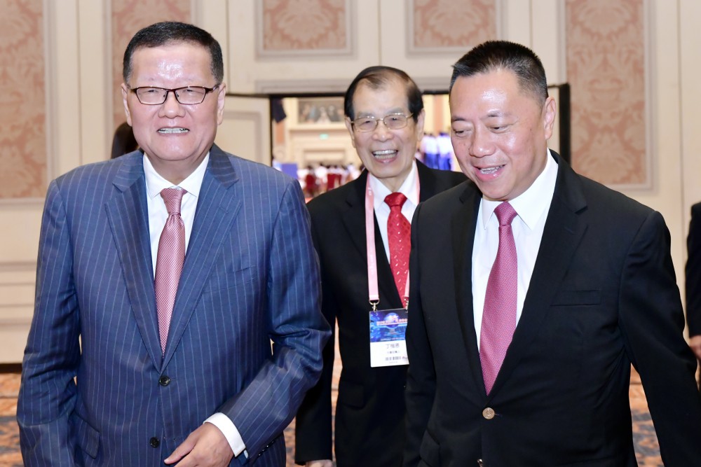 梁維特司長、丁楷恩執行主席、劉長樂委員長相見歡。